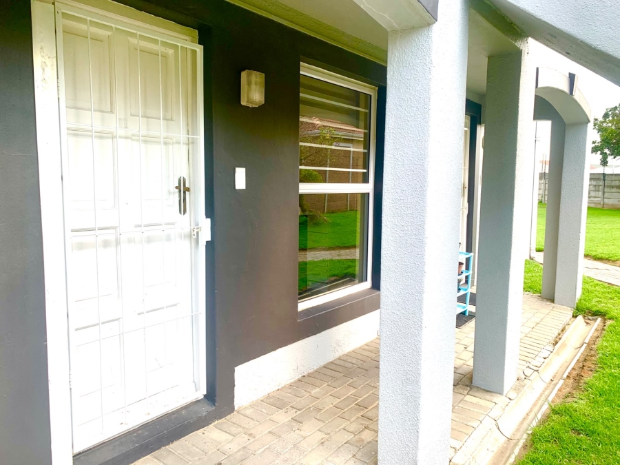 To Let 1 Bedroom Property for Rent in Strand South Western Cape